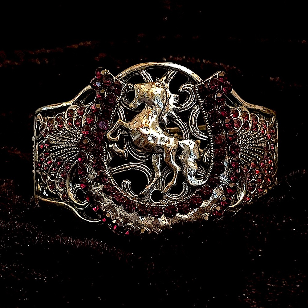 Beautiful Western style bracelet. (SOLD)